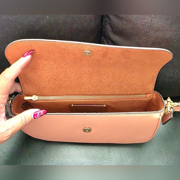 Coach Crossbody Bag In Peach Colour - RARE colour - Picture 4 of 5